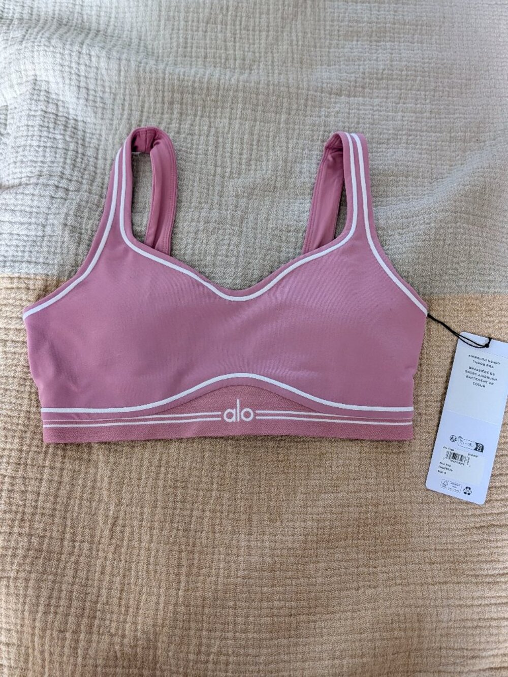 NWT Alo Yoga Airbrush Heart Throb Bra, Pink Wild Rose/White, Small